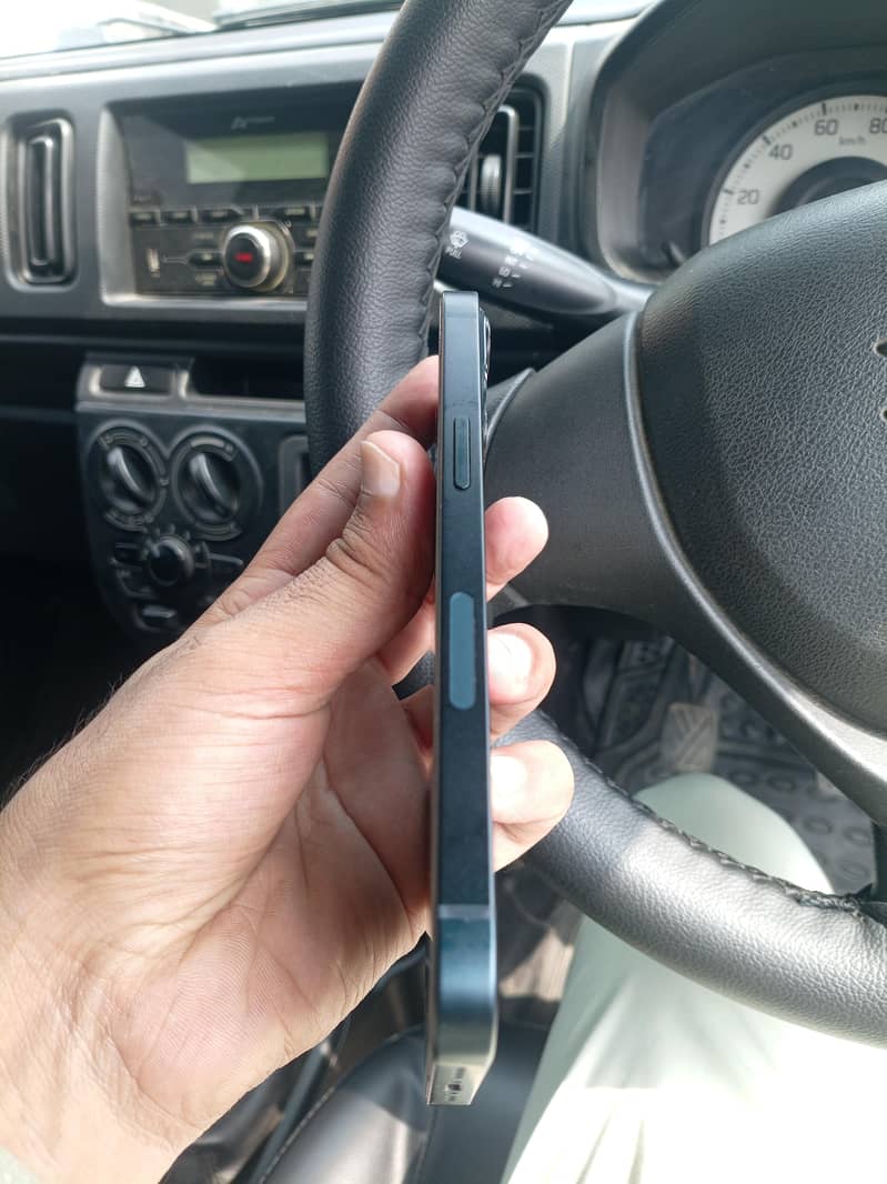 iPhone 13jv 1