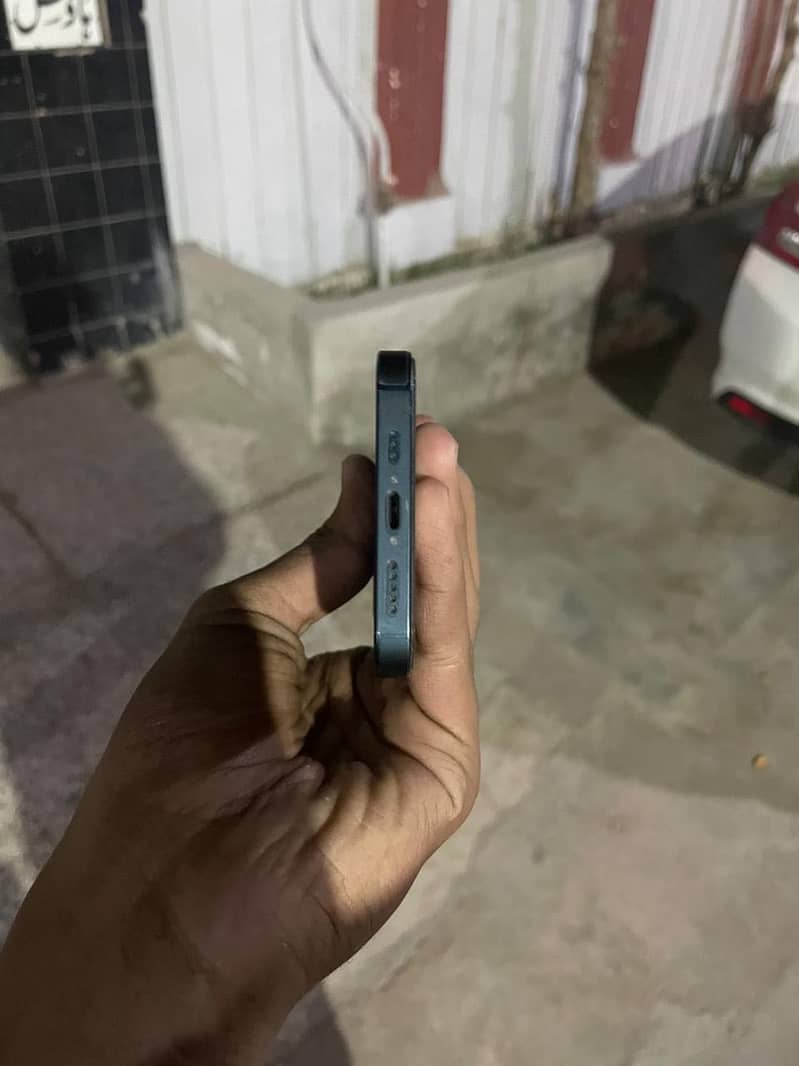 Apple iPhone 13 0
