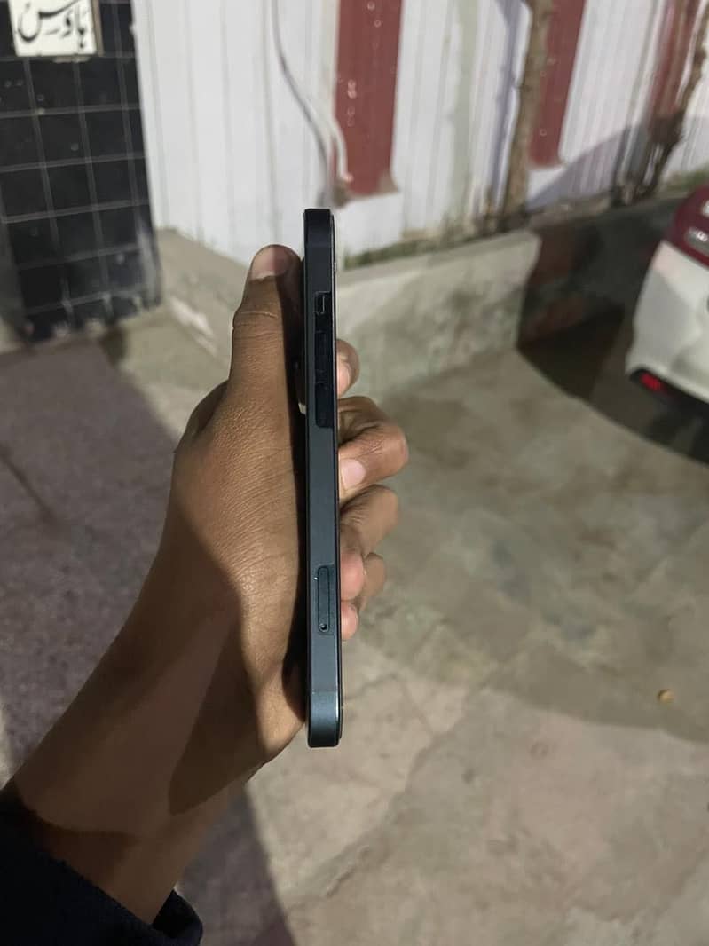 Apple iPhone 13 2