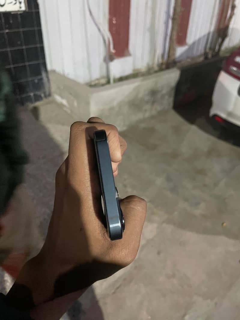 Apple iPhone 13 3