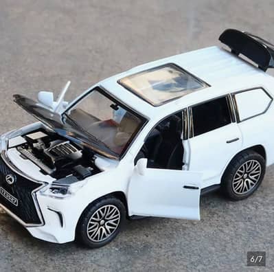Lexus LX570 Diecast Model Car 1:24 Scale – Metal Body with Openable Do