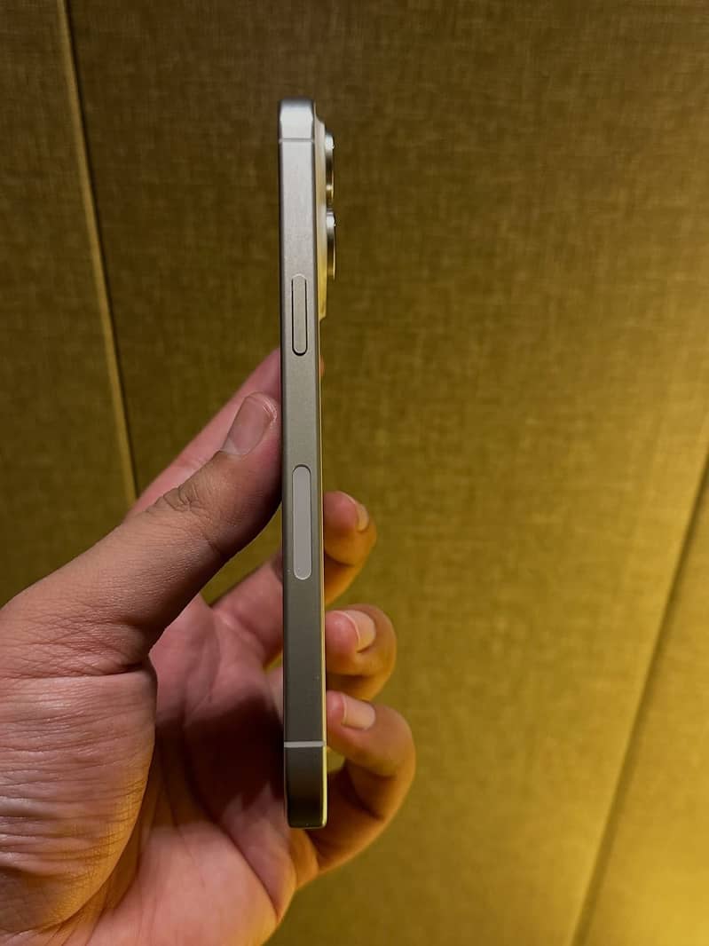 iPhone 15 Pro Max 2