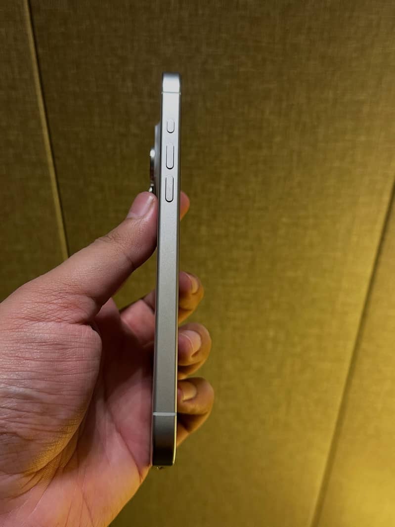 iPhone 15 Pro Max 4