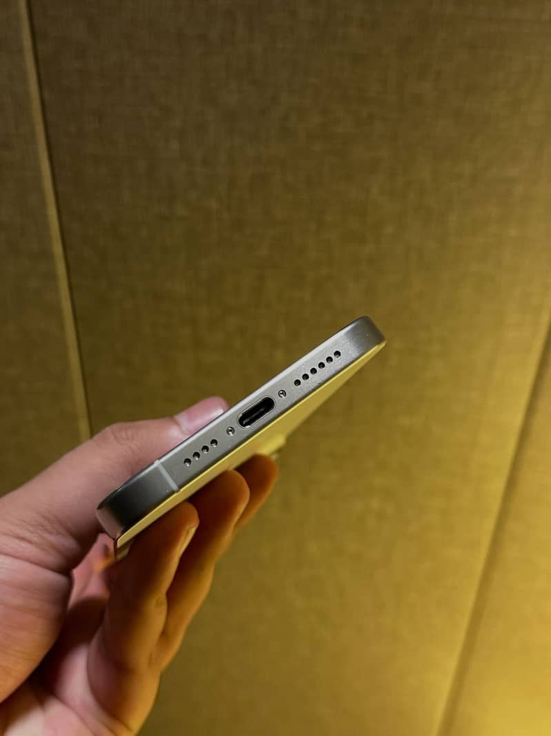 iPhone 15 Pro Max 5