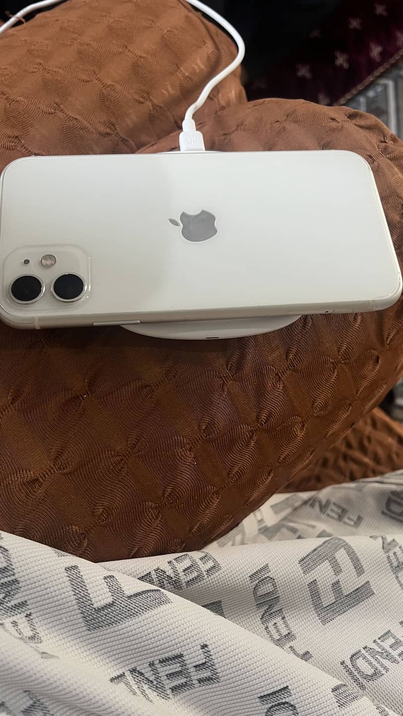 Apple iPhone 11 3