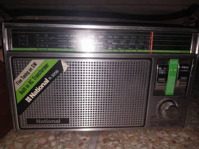 National R-305B 3-Band Portable Radio (MW/SW1/SW2)