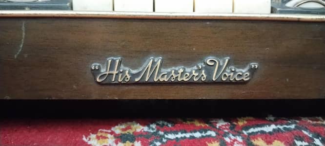 HIS MASTER VOICE RADIO