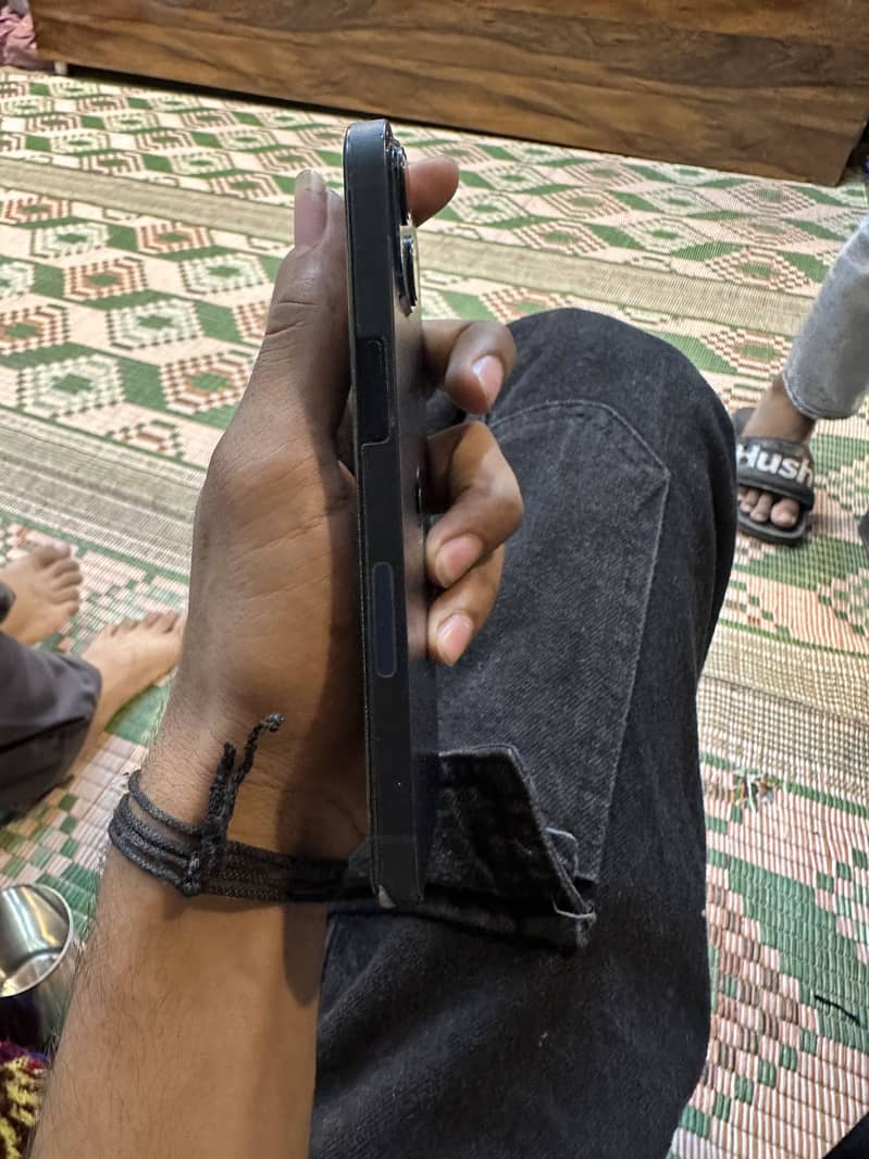 Apple iPhone 13 5