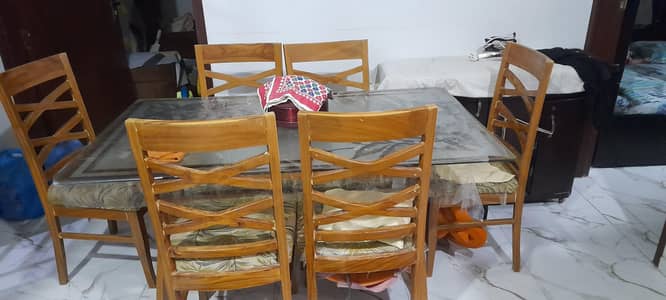 Dining table with 6 Chairs