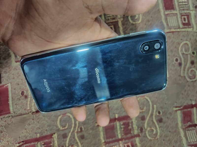 Sharp Aquos R2 1