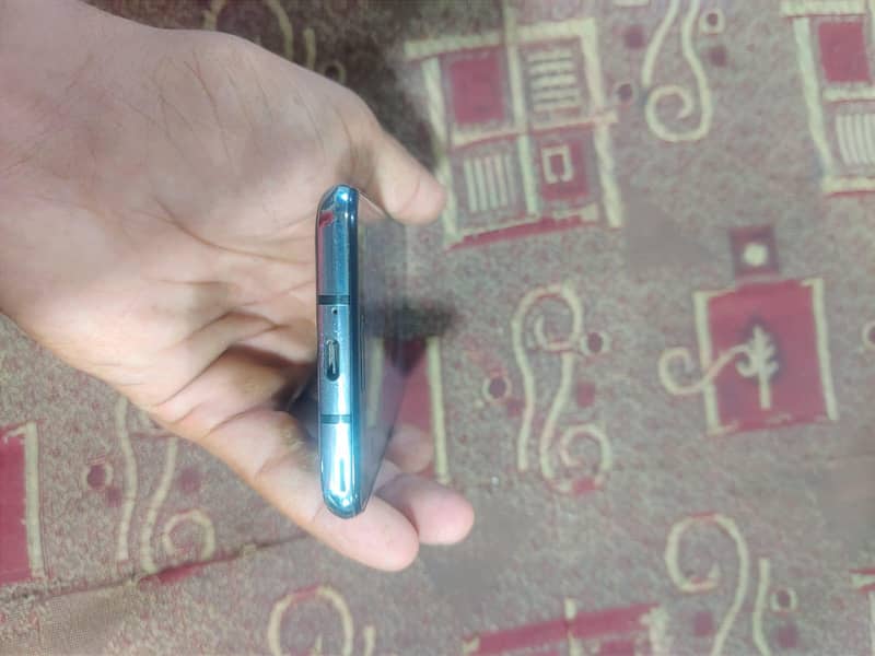 Sharp Aquos R2 2