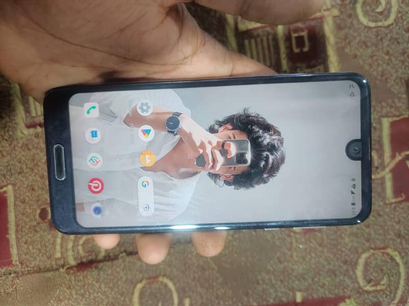 Sharp Aquos R2 3