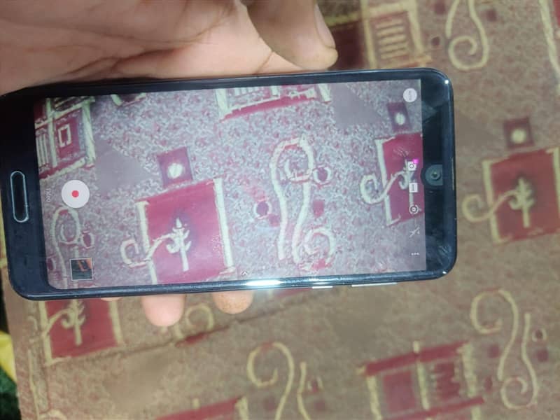 Sharp Aquos R2 4