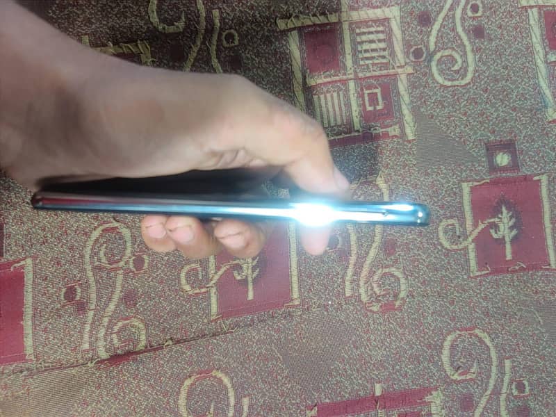 Sharp Aquos R2 5