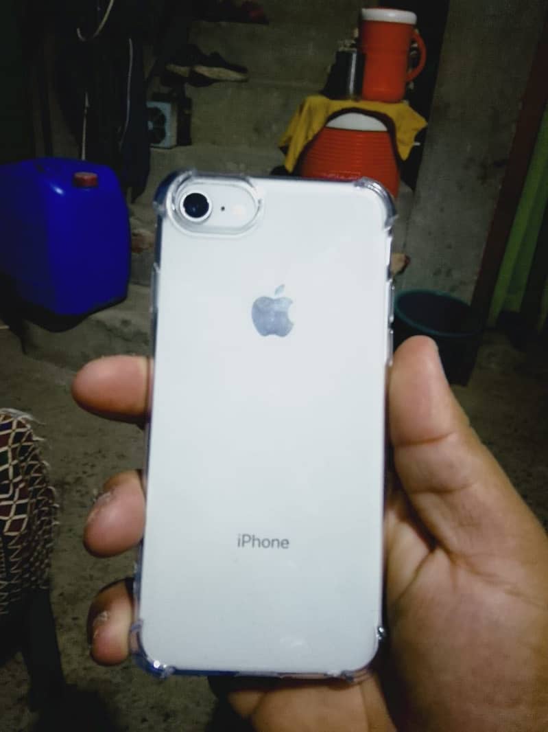 Apple iPhone 8 1