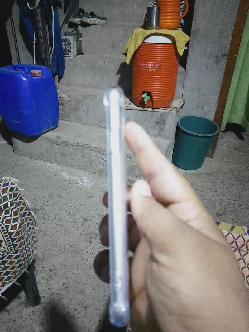 Apple iPhone 8 3