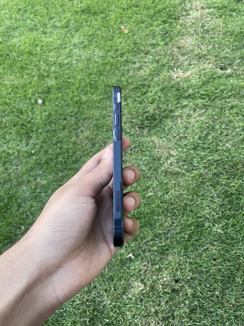 Apple iPhone 12 2