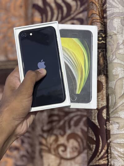 I iPhone SE 64 Gb water pack urgent for sall
