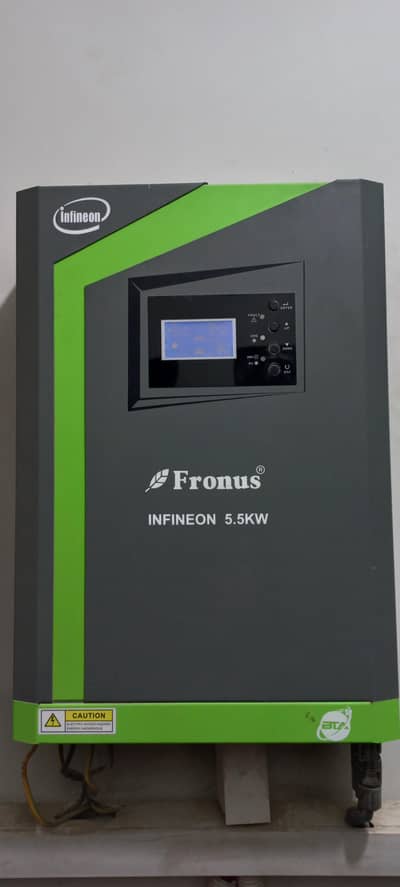 Fronus infneon 5.5kVA with 4 batteries