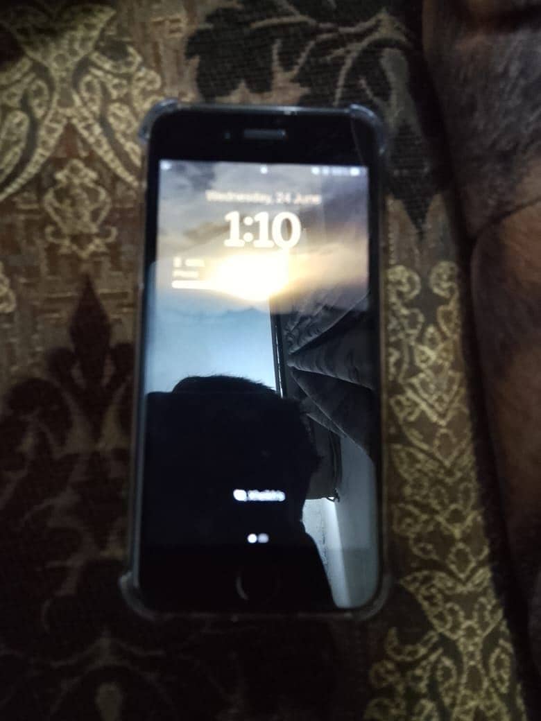 Apple iPhone 8 6