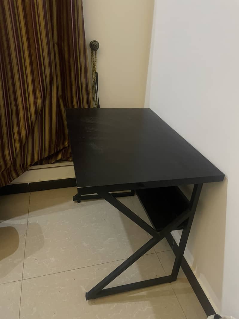 Study Table Good condition 0