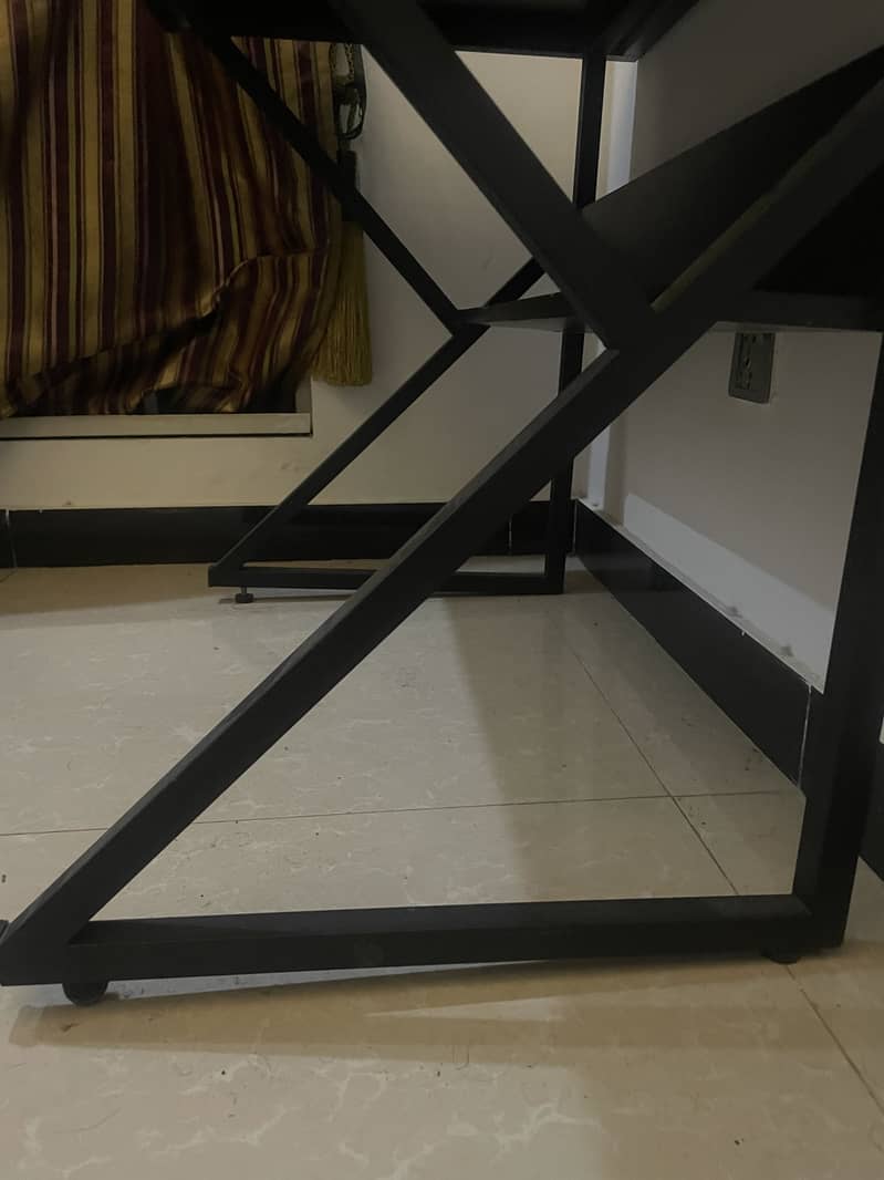 Study Table Good condition 1