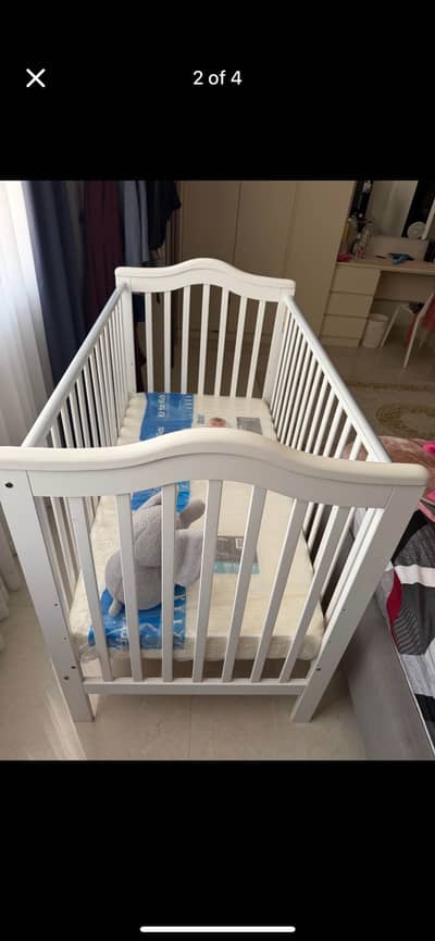 Giggles crib with mattress imported from Dubai
