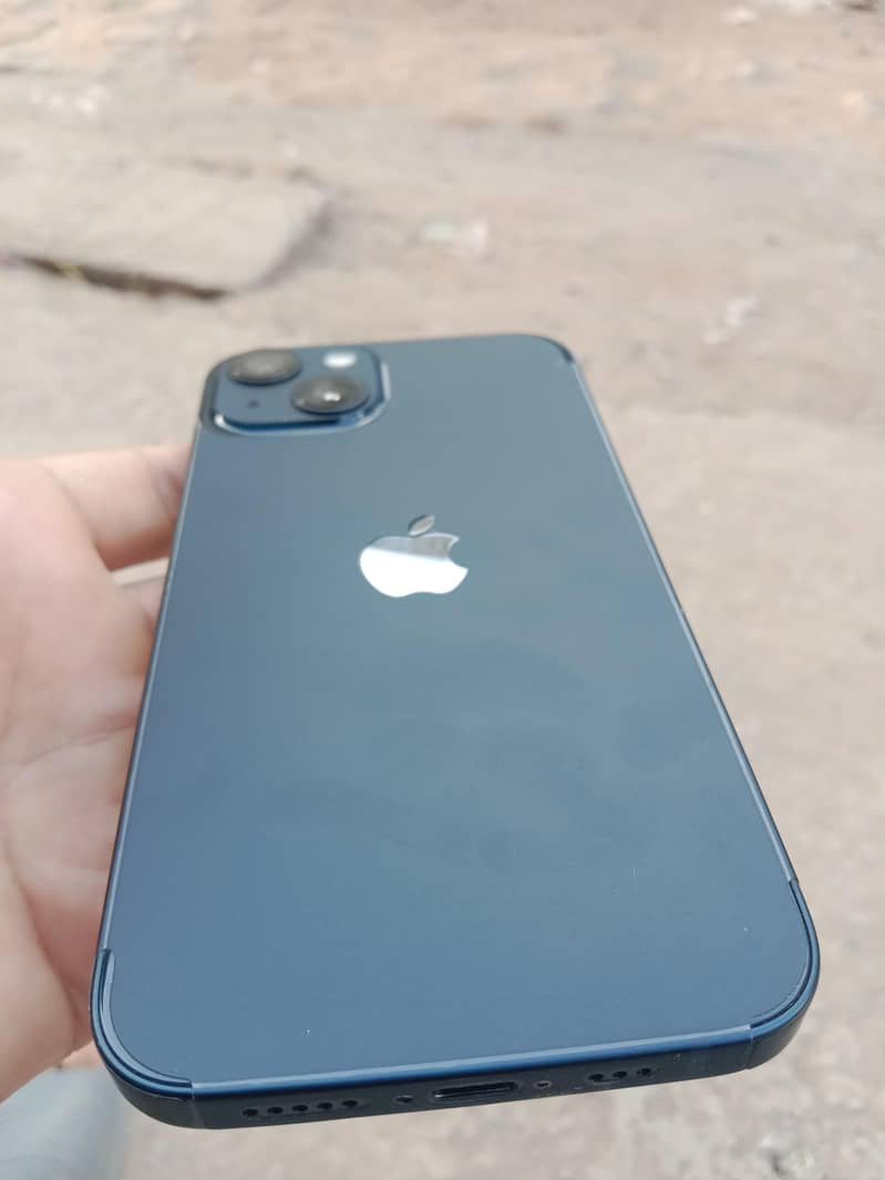 Apple iPhone 13 0