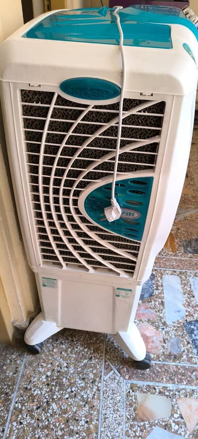 Boss Model 8000, 10/10 condition room air cooler for sale 220v,185wat