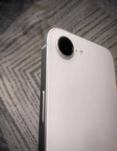Apple iPhone 16e