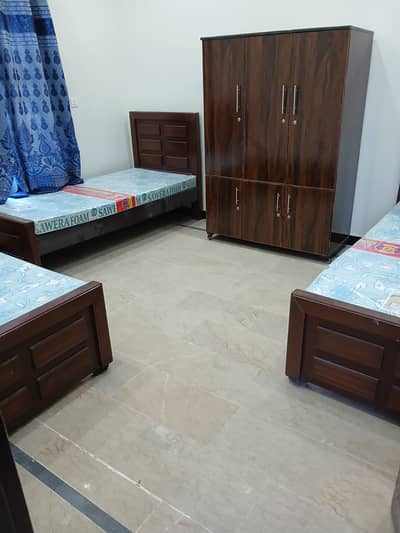 Ac non Ac  Rooms avilable near Engineering department gate of BZU BZU