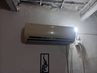 FOR SALE – Dawlance 1 Ton Air Conditioner 