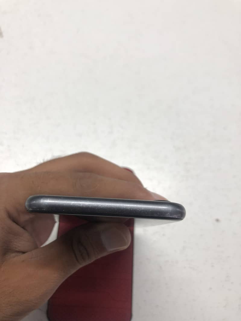Apple iPhone 8 3