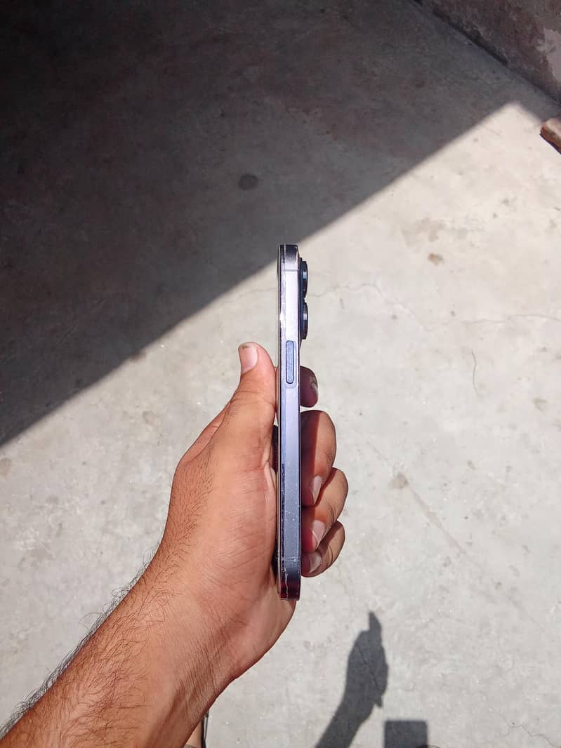 Apple iPhone 14 Pro 2