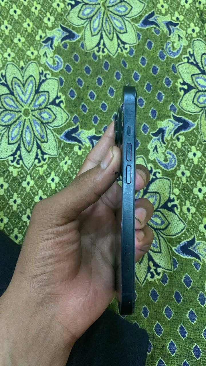 Apple iPhone 13 1