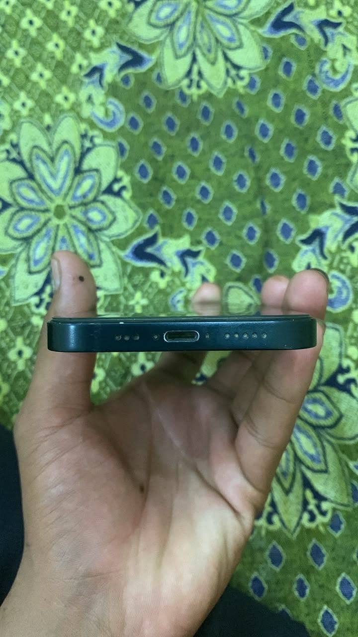Apple iPhone 13 2