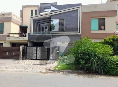 For Sale Modern 5 Marla Double-Storey House in Bahria Town Lahore