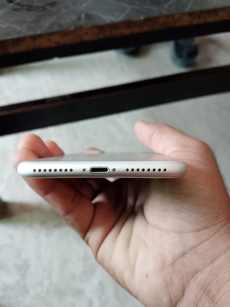 Apple iPhone 7 Plus 4