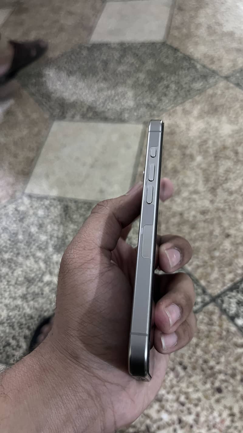 Apple iPhone 15 Pro 2