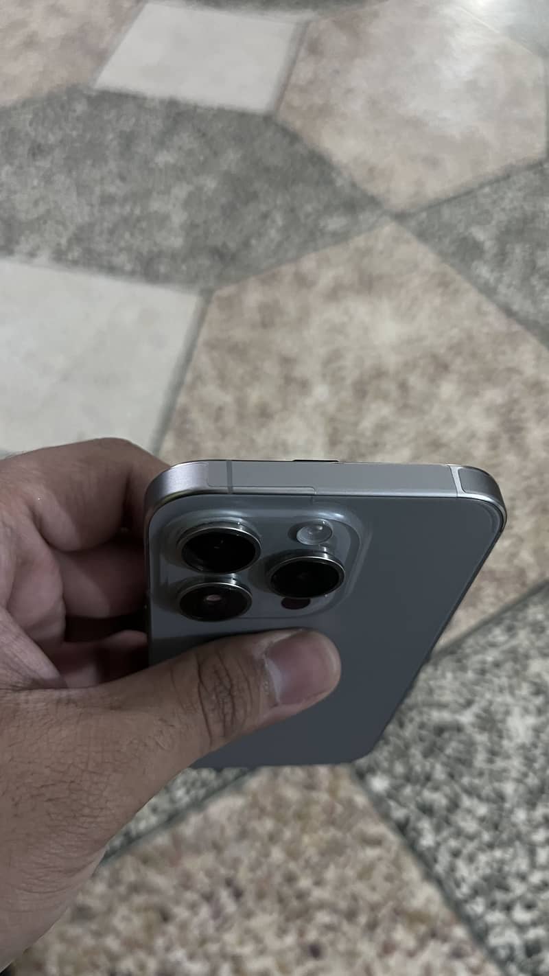 Apple iPhone 15 Pro 3