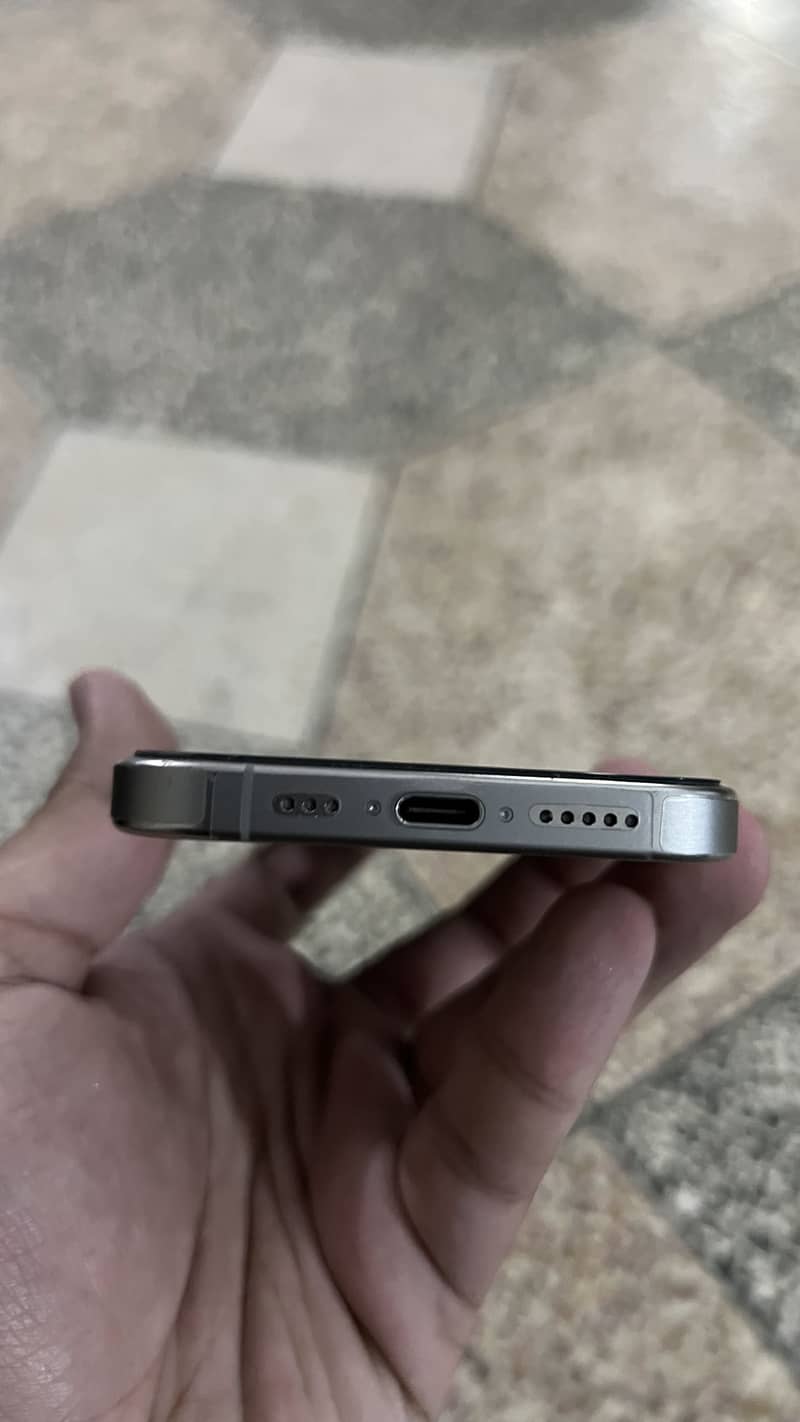Apple iPhone 15 Pro 4