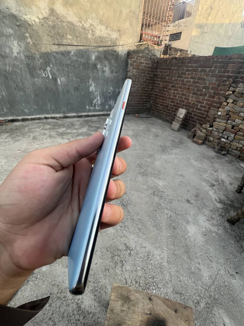 Tecno CAMON 40 Pro 4