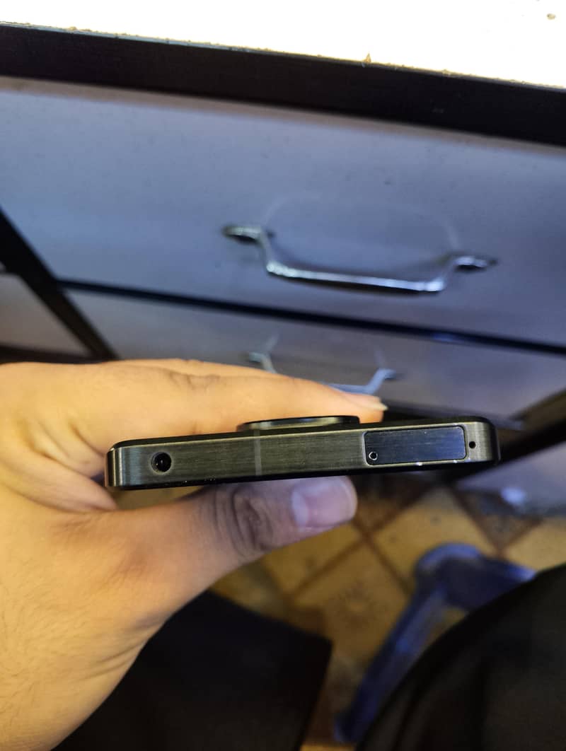 Sharp Aquos R7 5