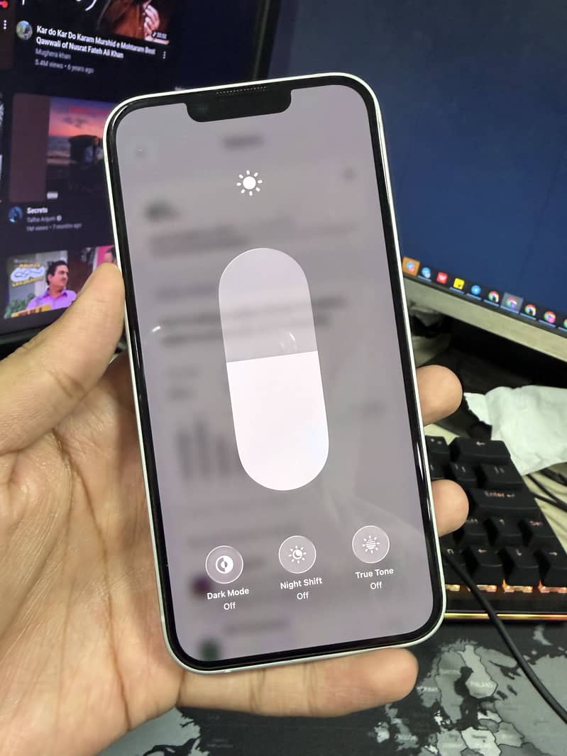Apple iPhone 16e 1