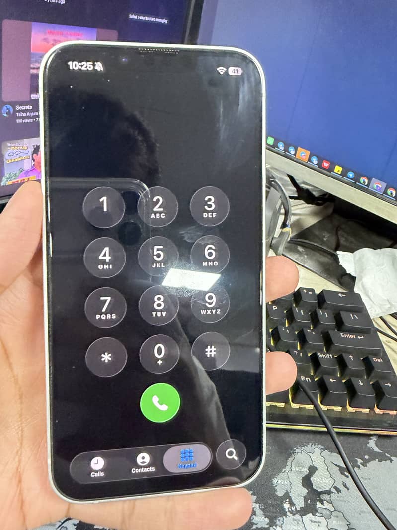 Apple iPhone 16e 5