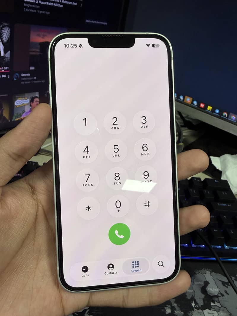 Apple iPhone 16e 8