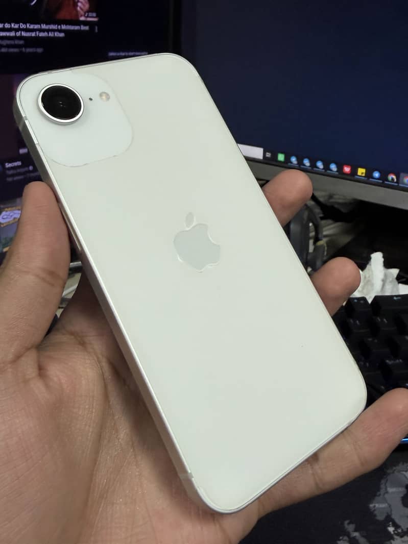 Apple iPhone 16e 0