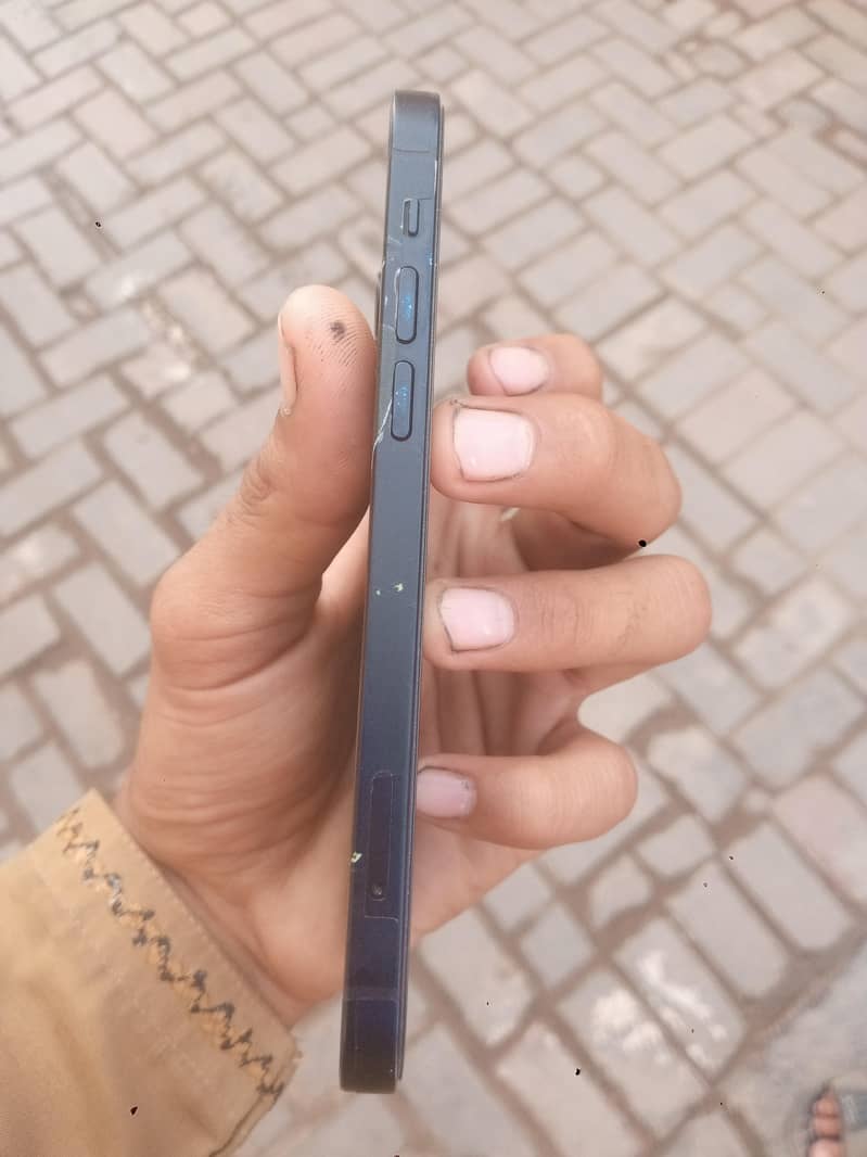 Apple iPhone 12 1