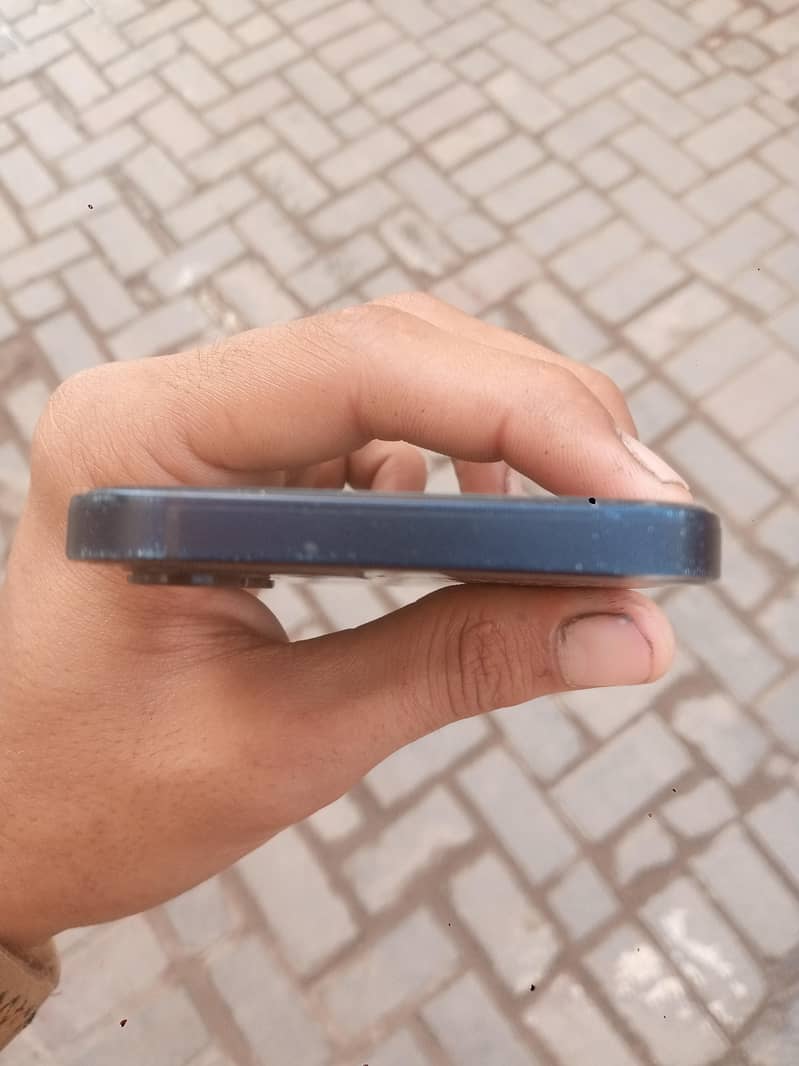 Apple iPhone 12 3