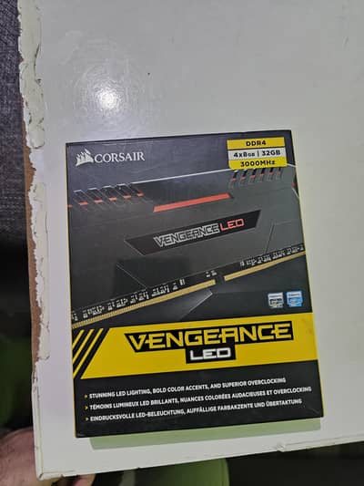 CORSAIR  VENGEANCE  LED 3000 MHZ DDR4 8GB X4 32 GB